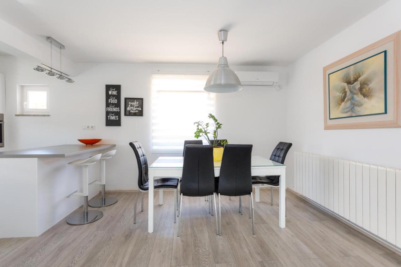 Apartman Laura Кърк Екстериор снимка