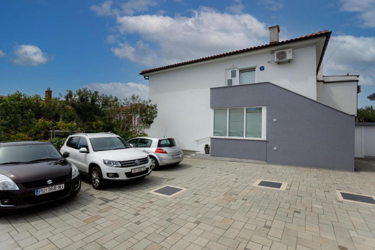 Apartman Laura Кърк Екстериор снимка